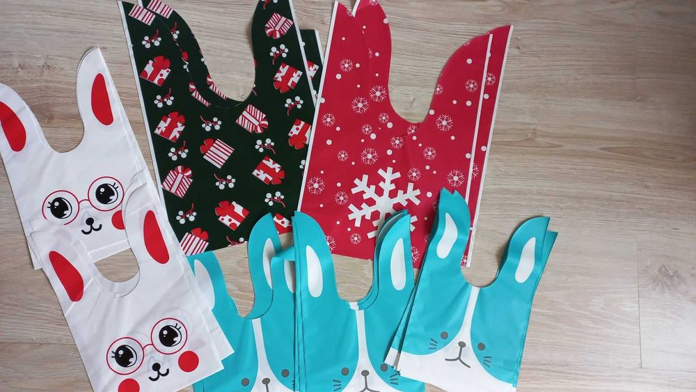 Плътни найлонови торбички с ушички за лакомства и подаръци