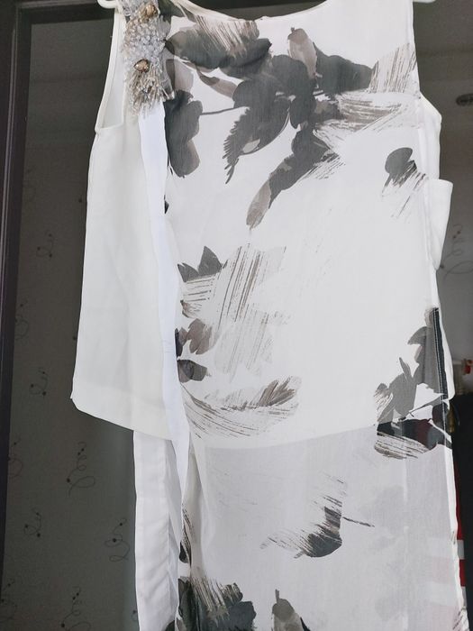 Брючный костюм, платья