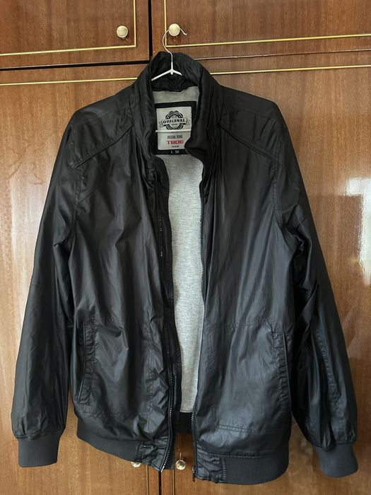 Продам куртку ветровку