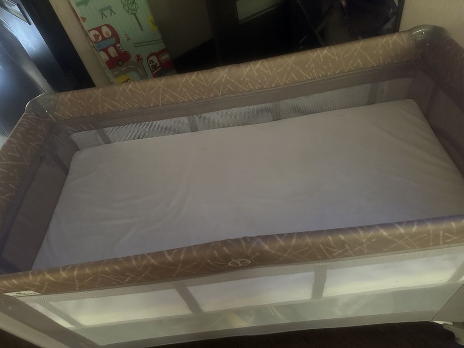 Детская кроватка - манеж