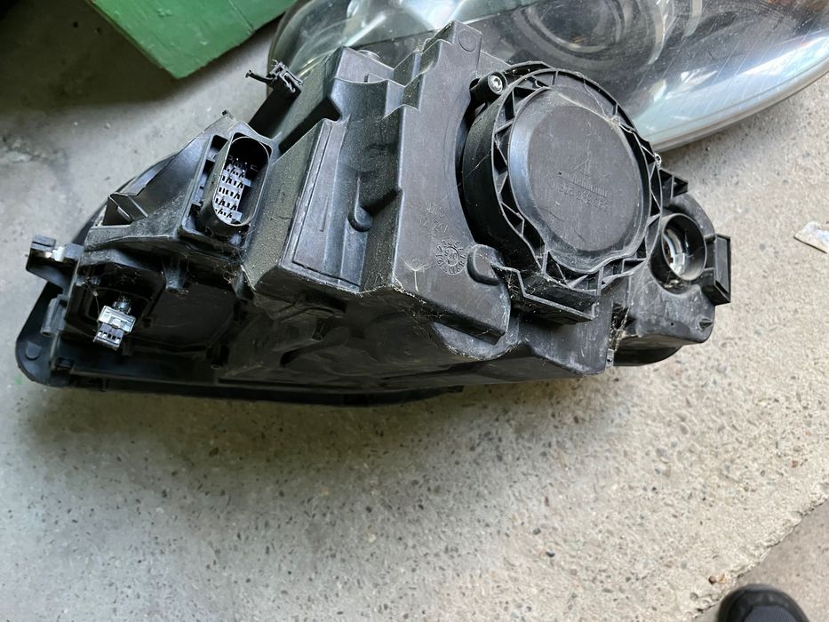 Faruri bi-xenon Audi A4 2007