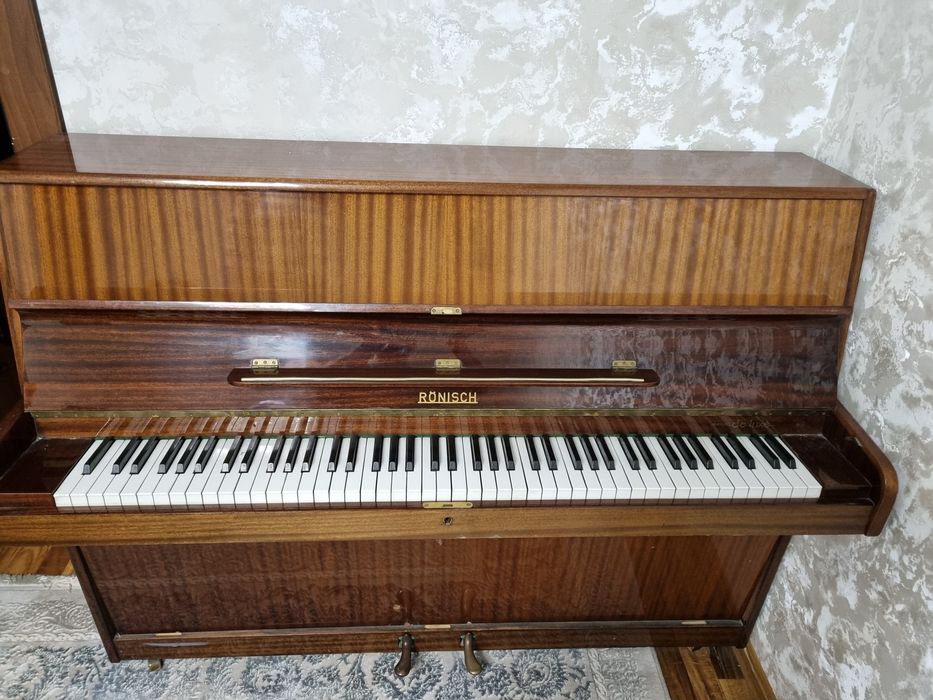Пианина RONISCH.