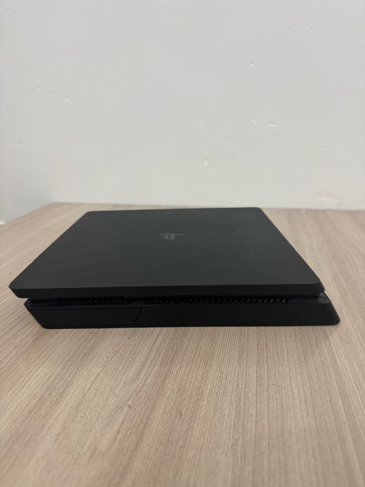 Пс 4 слим в хорошем состоянии