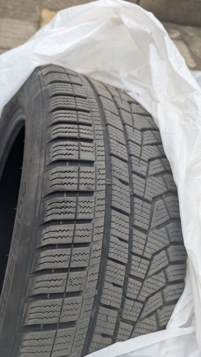 Страхотен комплект зимни гуми   HANKOOK I*CEPT EVO-2(205/55 R17 91H