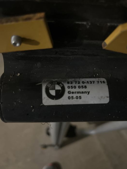 Vand suport biciclete destinat pentru BMW cu prindere pe plafonul auto