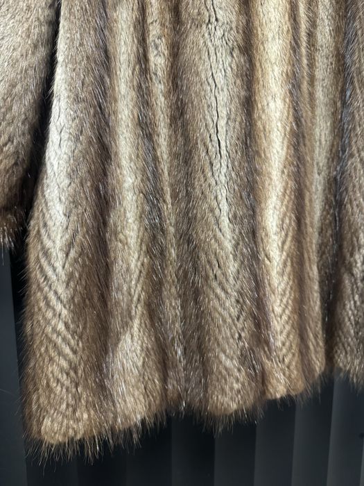 Haină elegantă din blana naturală de bisam