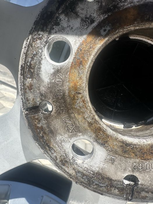 Vand jante aliaj Mercedes 5 buc + cauciucuri 235 / 55 / r18 A221 401 02 02 8j et 43