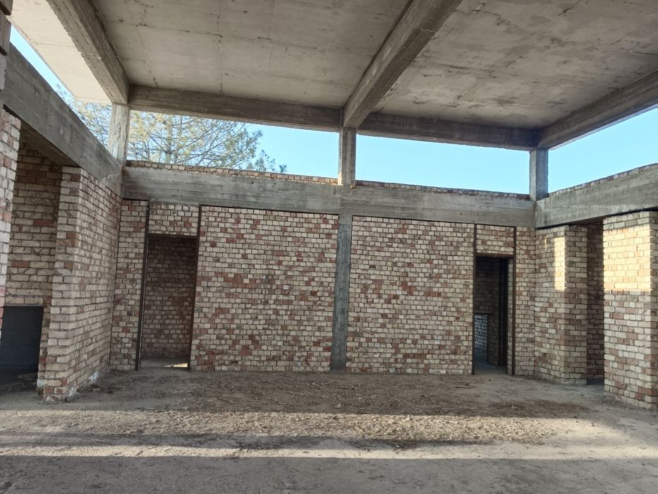 Продается не достроенный дом