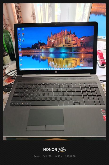 Vând laptop HP Ryzen 3-2,60 GHz, SSD 500GB, RAM 500GB
