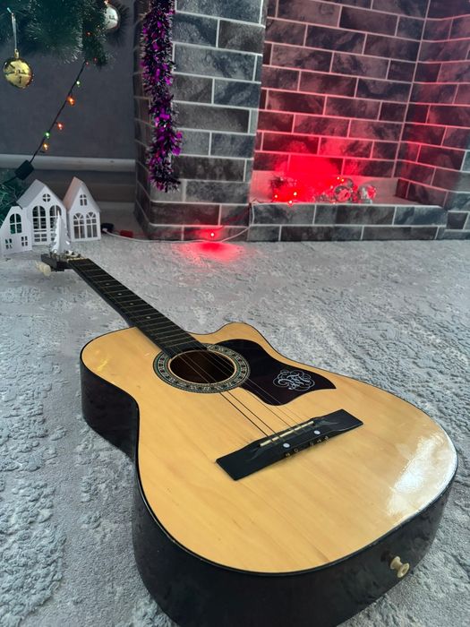 Гитара в хорошем состоянии