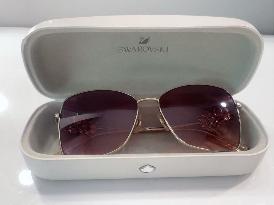 Оригинални слънчеви очила Swarovski и калъф