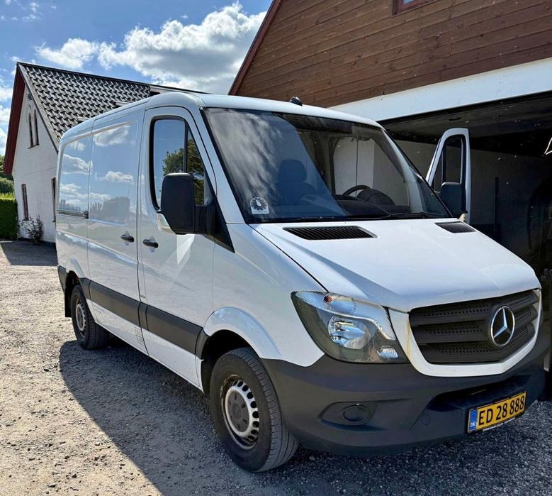 Dezmembrez Mercedes Sprinter euro 5 an 2013 motor 2.2 CDI