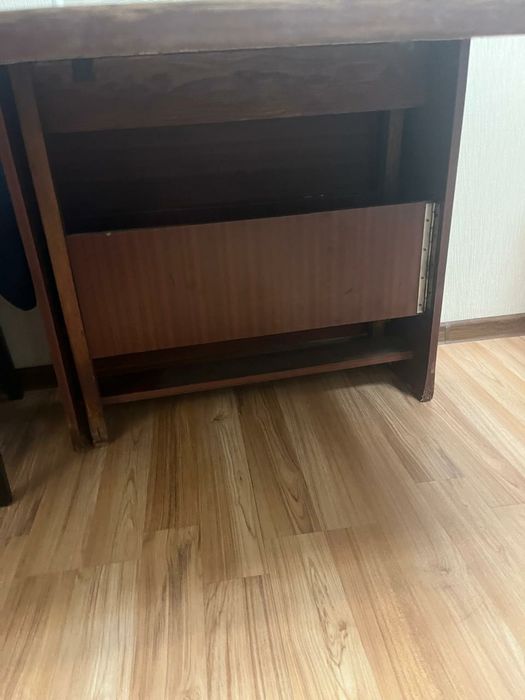 Стол книжка продам.