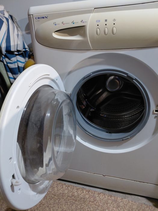 Продавам Пералня CROWN