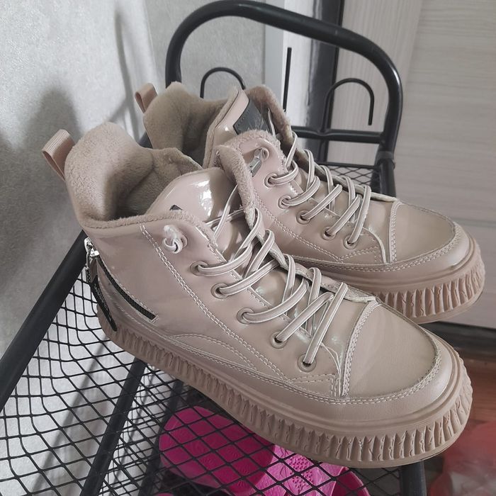 Срочно ботинка  сатылады