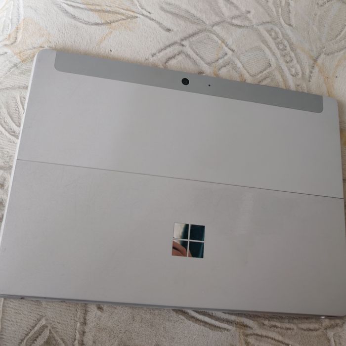 Планшет Microsoft surface go