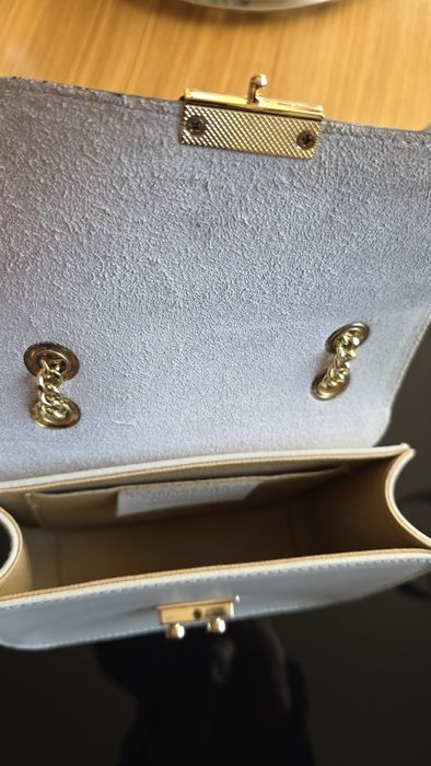 Италианска дамска чанта от естествена кожа цвят бежово-сиво