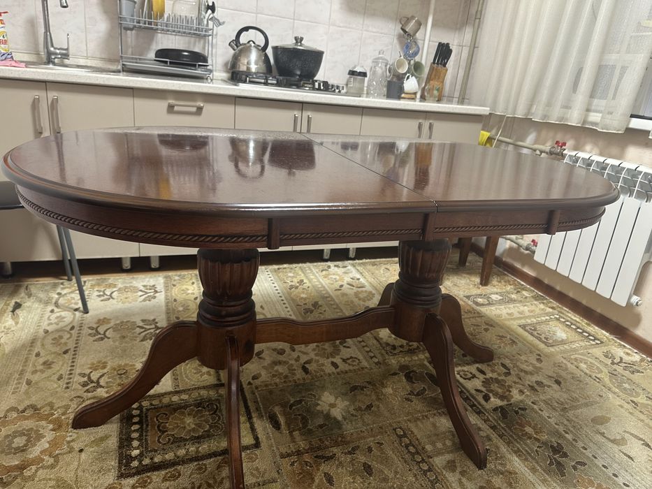 Обеденный стол овальный