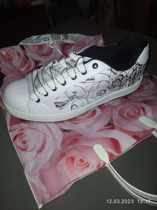 Продаю новые кроссовки