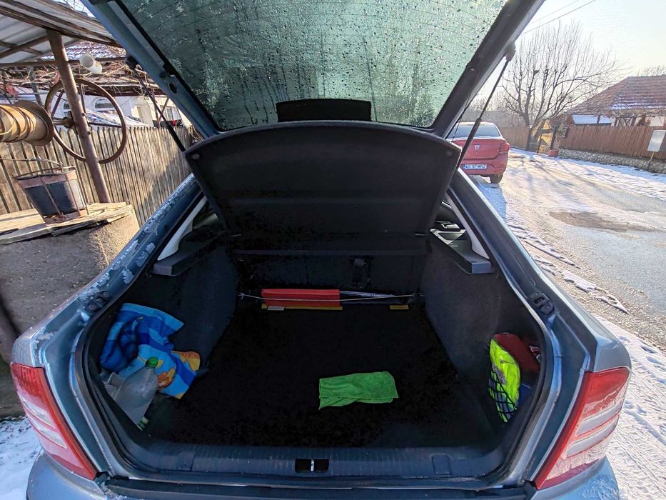 Skoda Octavia 1.6 Mpi, an 2003