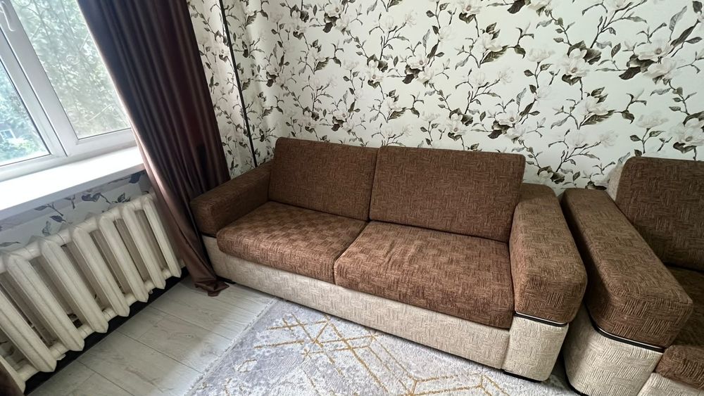 Продам диван с креслами