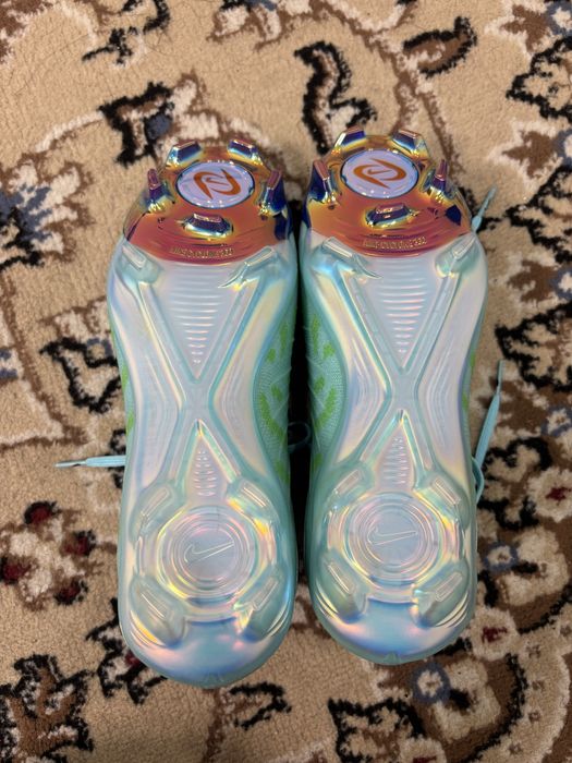 Продам бусты Nike