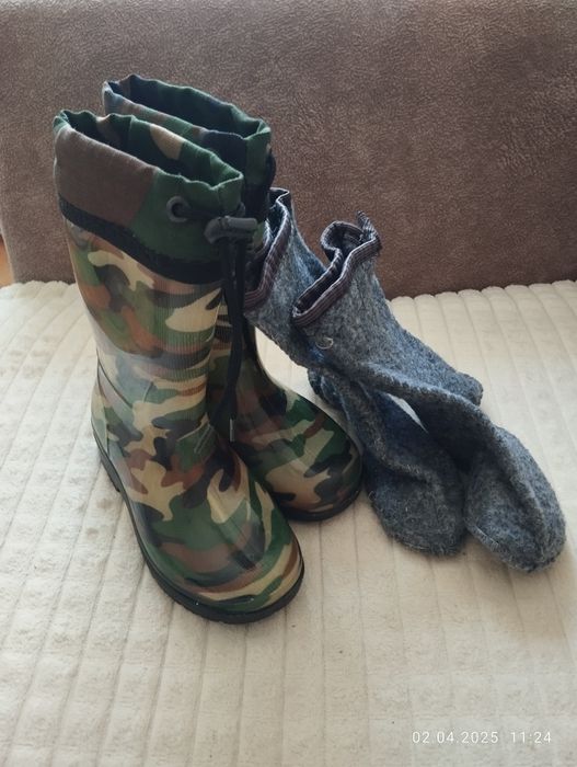 Продам детские резиновые сапоги