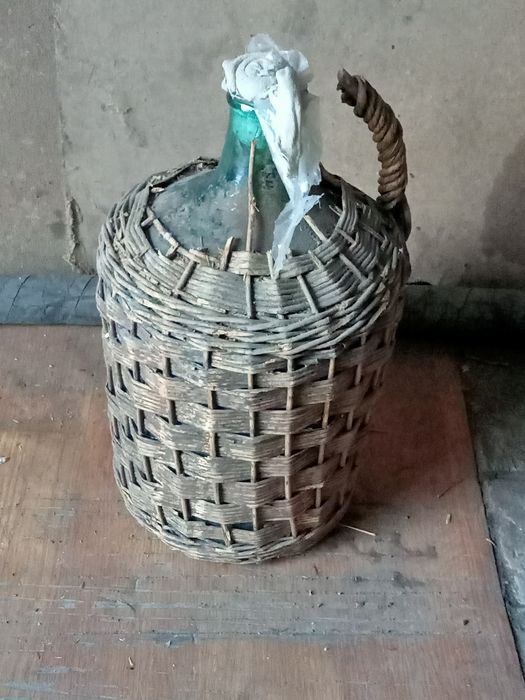 Продаю бутылку вина