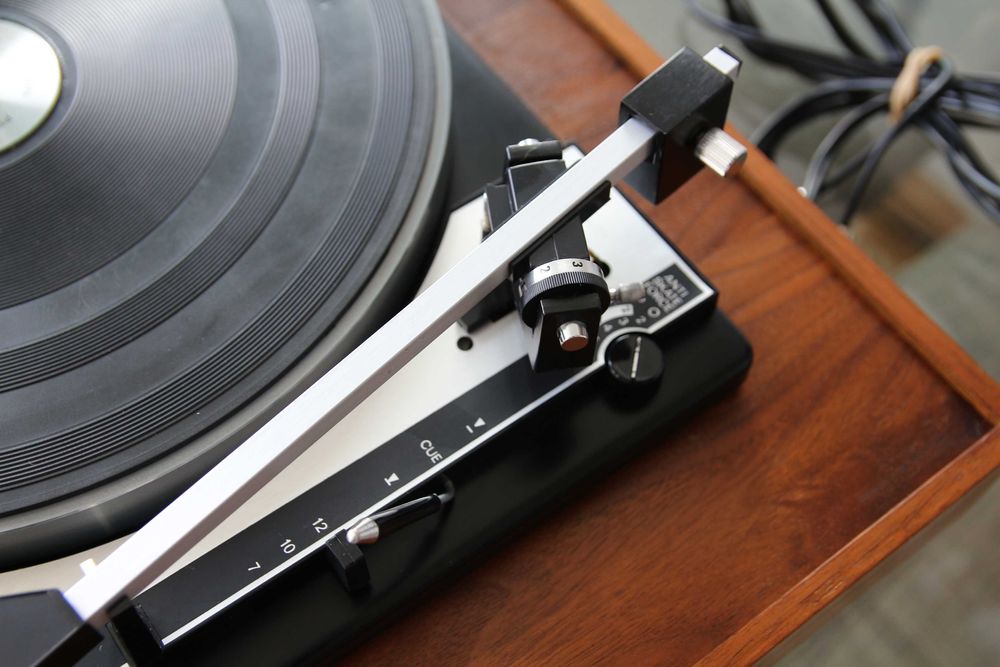 Pick-up englezesc automat BSR P144R din 1974 complet revizuit.