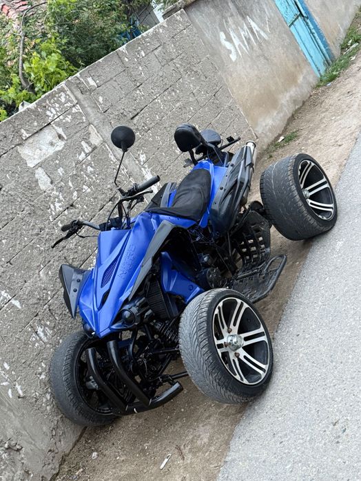 Vând atv de 250 cc