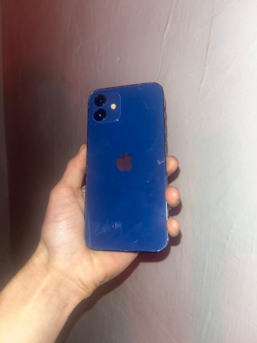 Продам Айфон 12 в среднем состоянии