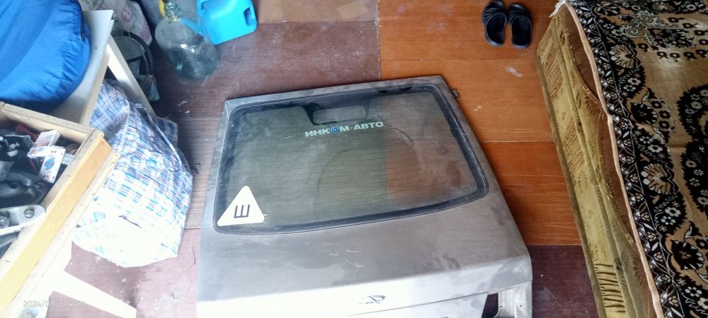 Продам крышку багажника.