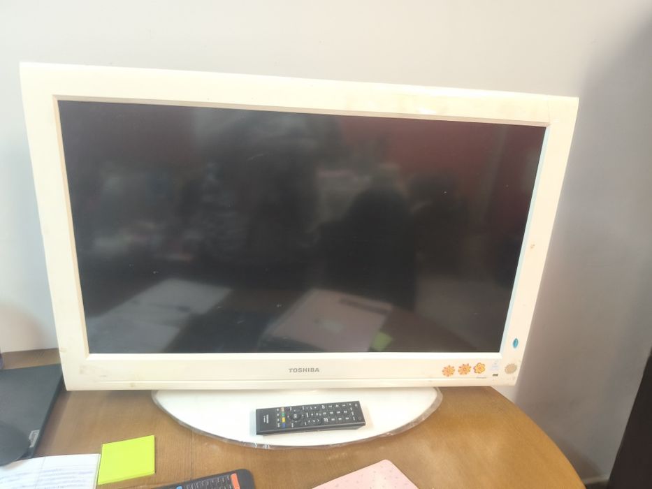 Телевизор 32" работещ