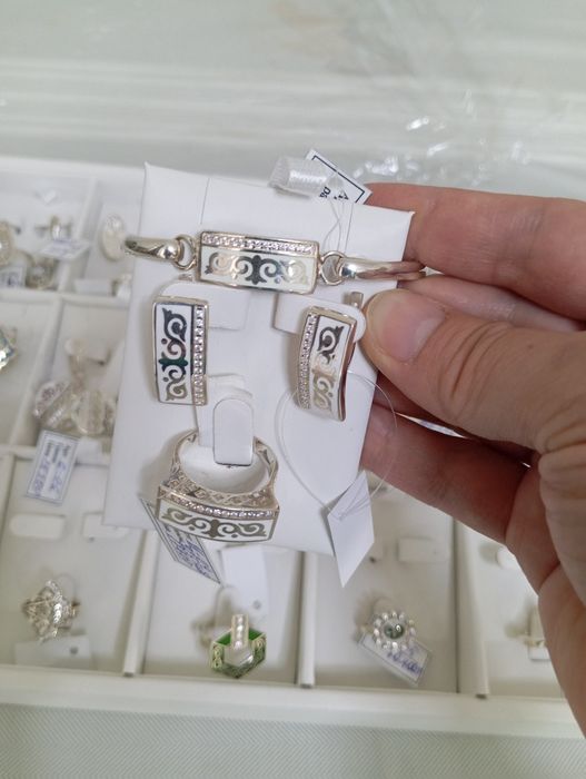 Украшения с орнаментом