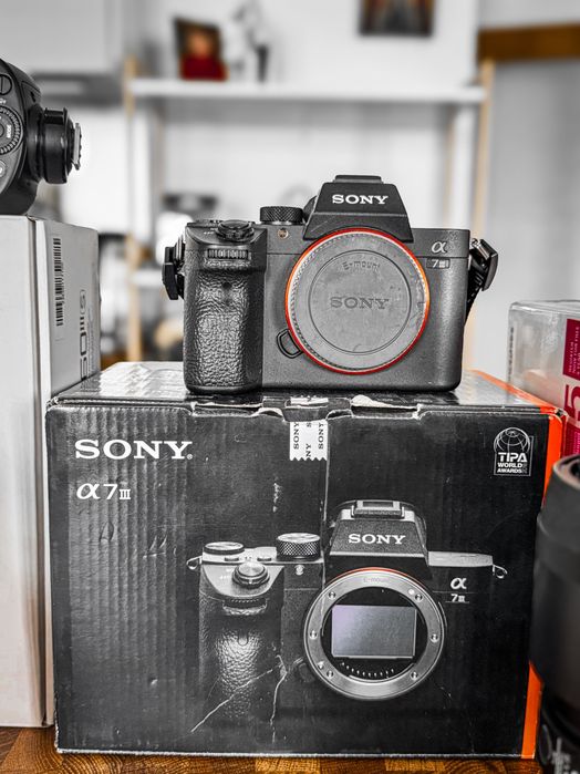 Продавам личната си система - Sony A7III + Sigma 105 mm 2.8 Macro Art + Tamron 28-75 mm 2.8 Di III VXD G2