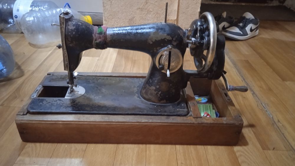 Ручная швейная машинка
