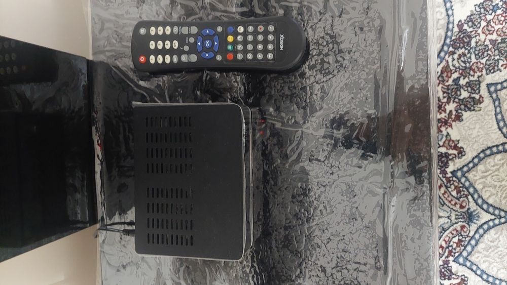 Продаю Спутниковую Антенну и Тюнер HD BOX S100 PRO. В отличном состоян