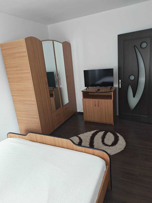 Închiriez apartament