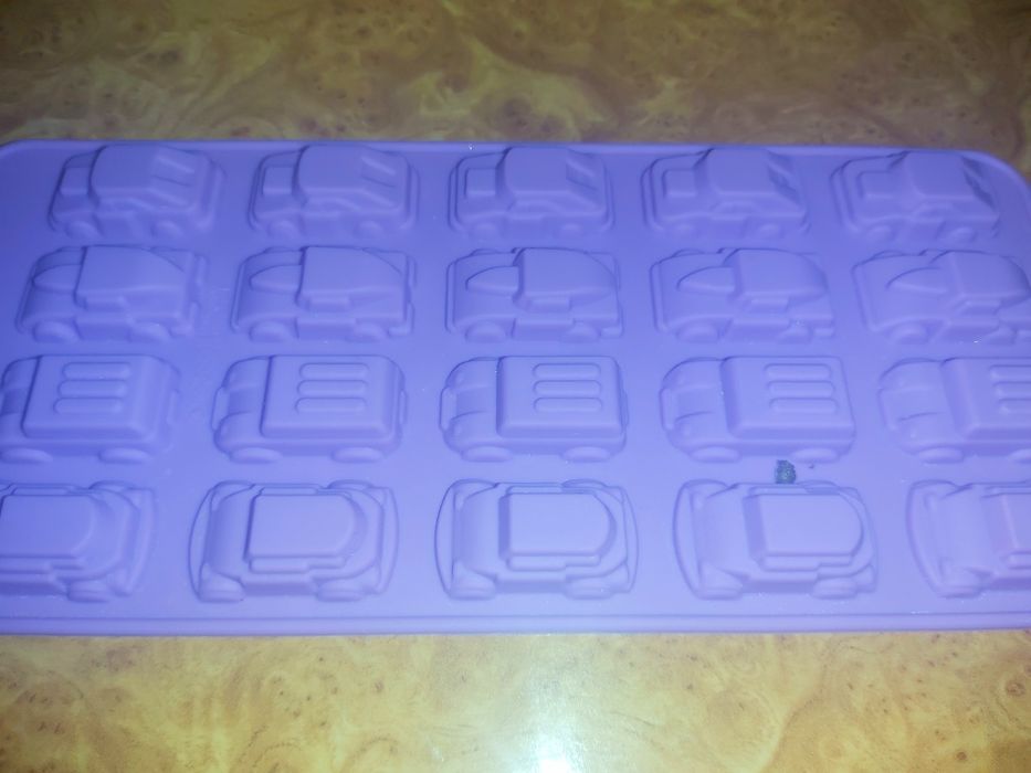 Продам силиконовые формы для теста и шоколада.Цены разные.