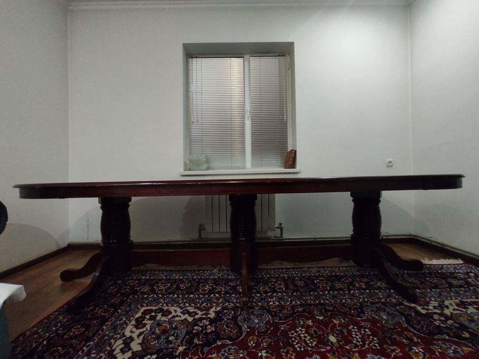 Малайзийский стол для гостиной