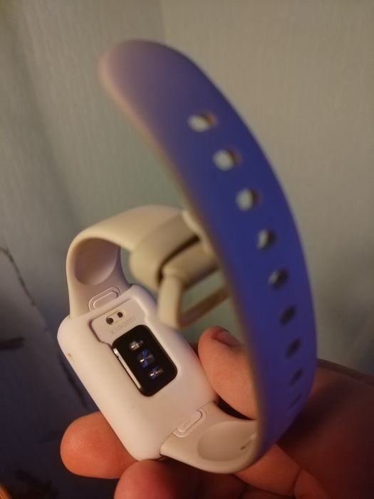 Продам Xiaomi mi bend 7 pro.