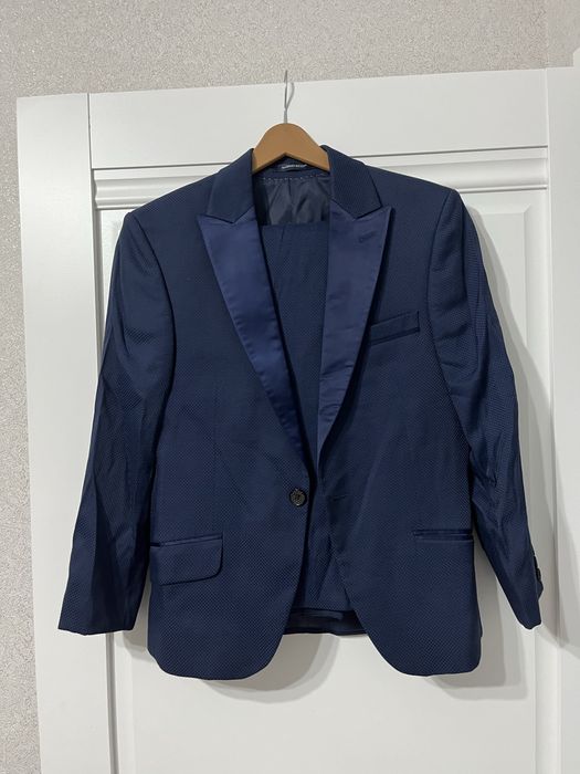 Костюм мужской стильный