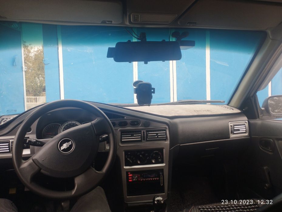 Moshinani xolati yaxshi mator 1,6 
4 ta shinasi yangi quyilgan