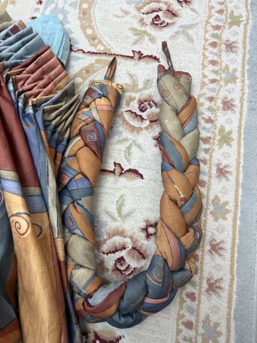 Шторы 2 полотна с держателями б/у