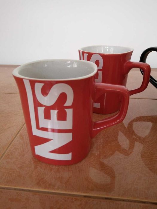 Set 4 Căni de Colecție – 3 Căni Roșii Nescafé + 1 Cană Neagră Nutella