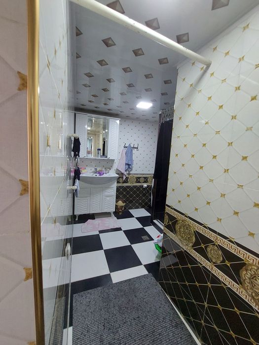 Продаётся дом !!! Яшнбадский район ул Яангиобод. 4 соток 9 комнатная.