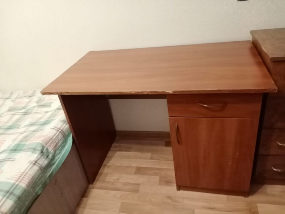 Стол письменный обычный
