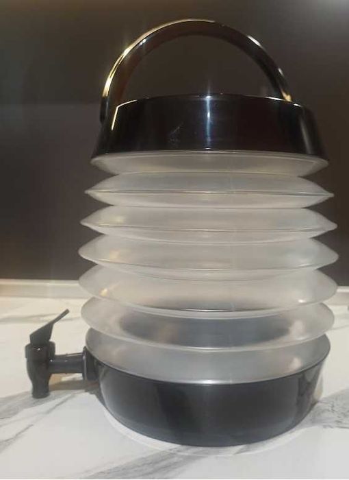 Сгъваем диспенсър с канелка