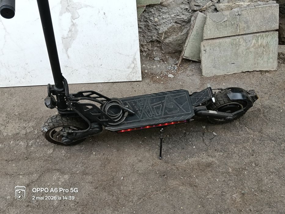 Vând trotineta electrica