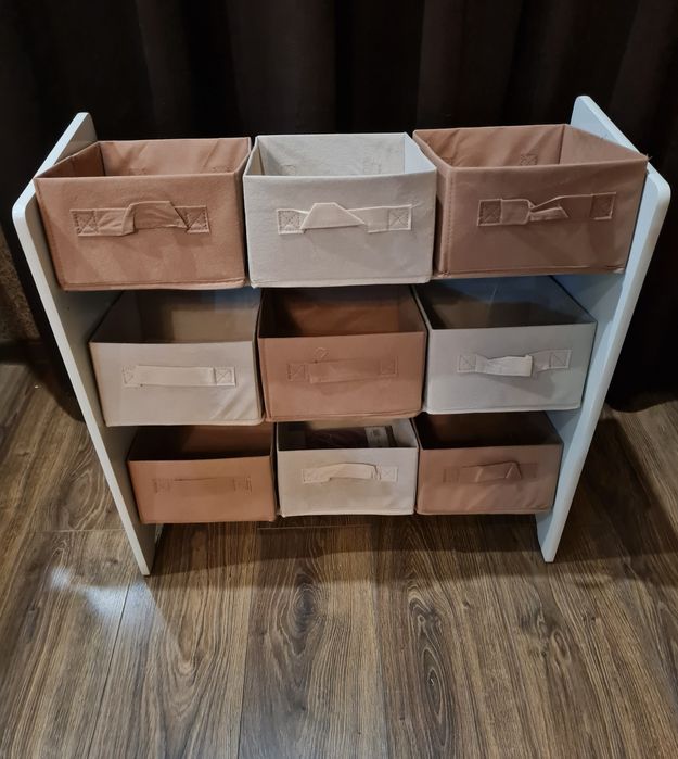 Етажерка за играчки